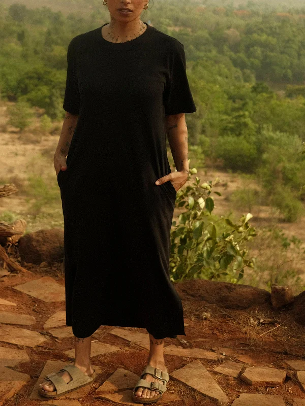 Meadow Escape Tee Dress Black Tunics Chic fashionable